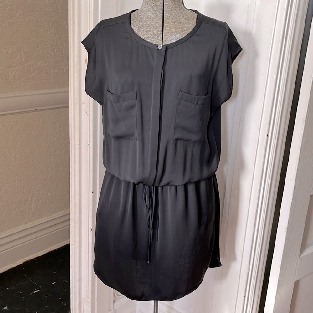 Vince Silky Black Drop Waist Short Sleeve Collarless Tunic Dress w Pockets sz XS
